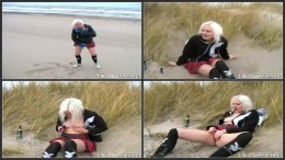 blonde-exhibitionist-fingers-her-pussy-on-beach-HI.mp4