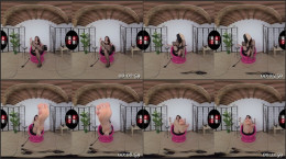 Super-hot Mistress Lauretta tempts you with her sexy feet